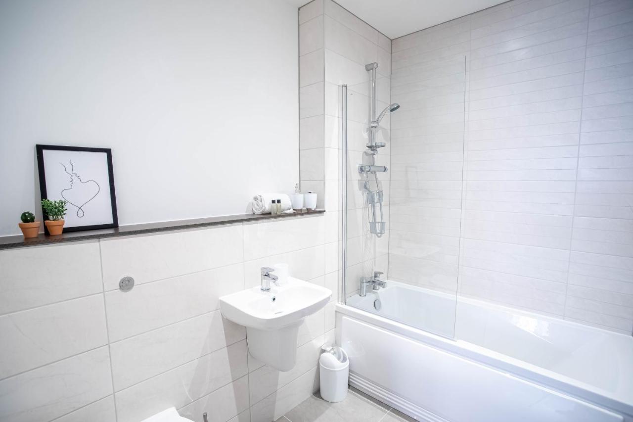 Luxury Apartments Available Next To Train Station - The Wallgate Apartments Wigan - Free Parking ภายนอก รูปภาพ